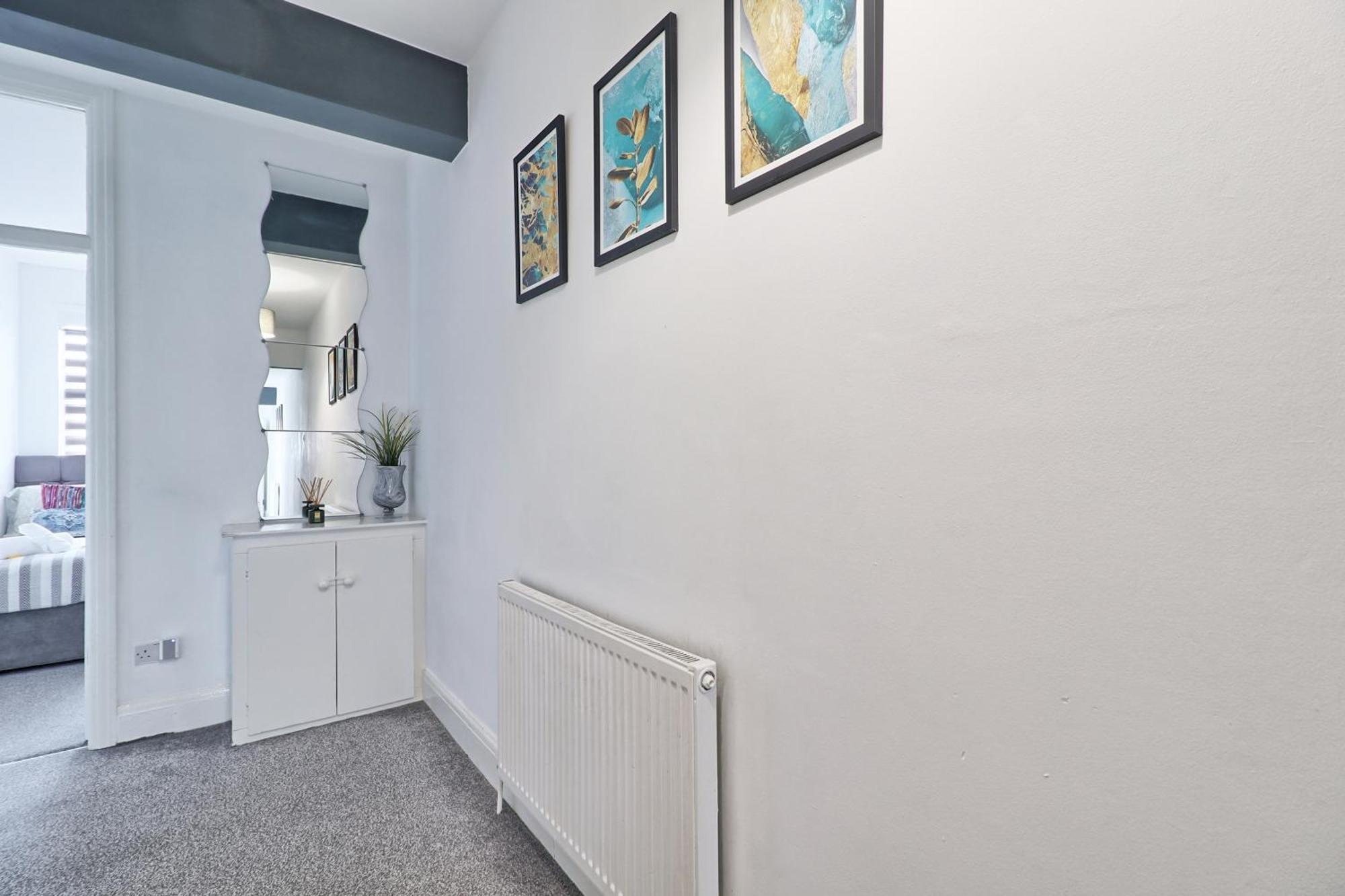Luxury 3-Bed Apartment Near To London With Parking Hornchurch Buitenkant foto