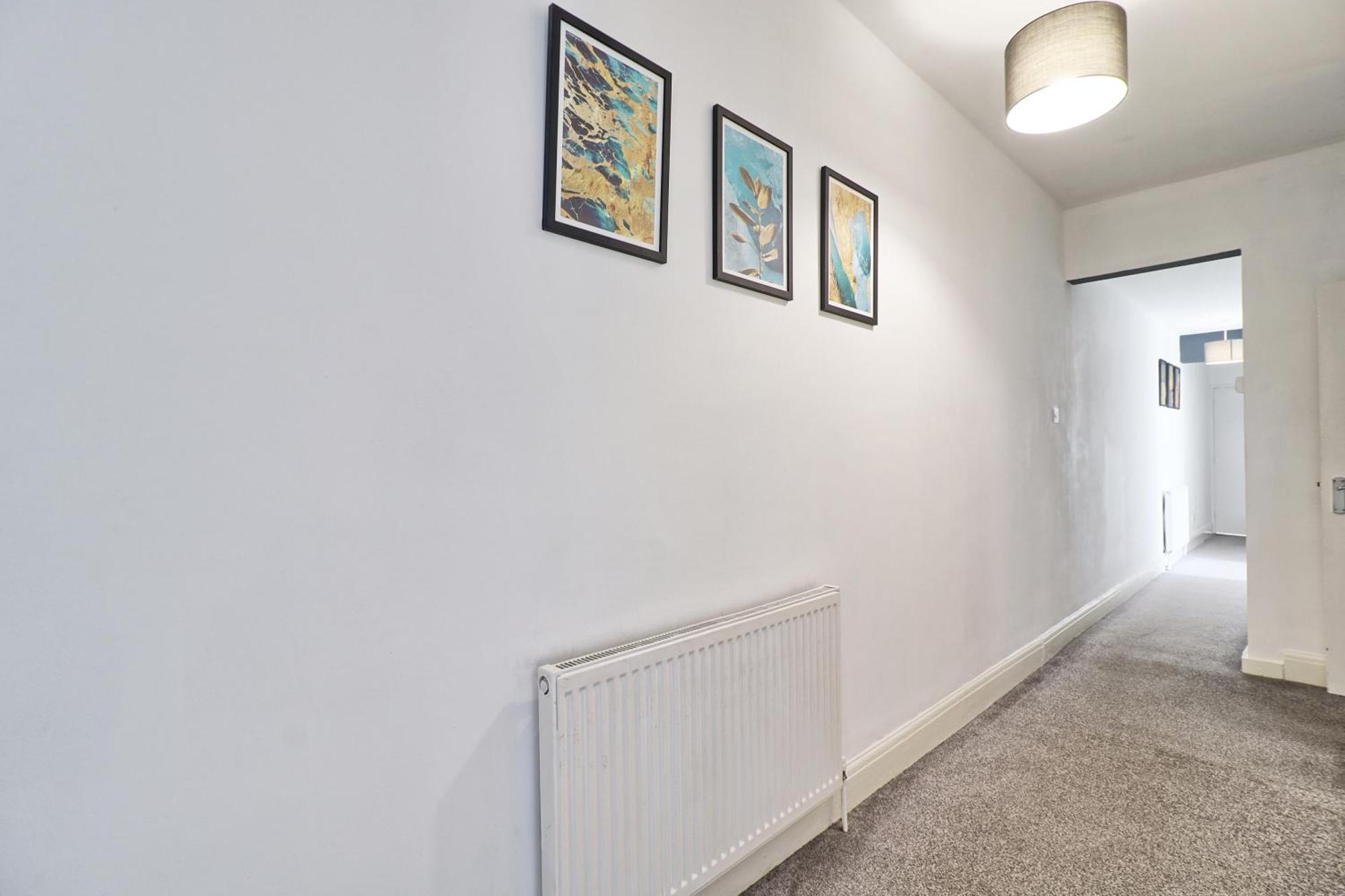 Luxury 3-Bed Apartment Near To London With Parking Hornchurch Buitenkant foto