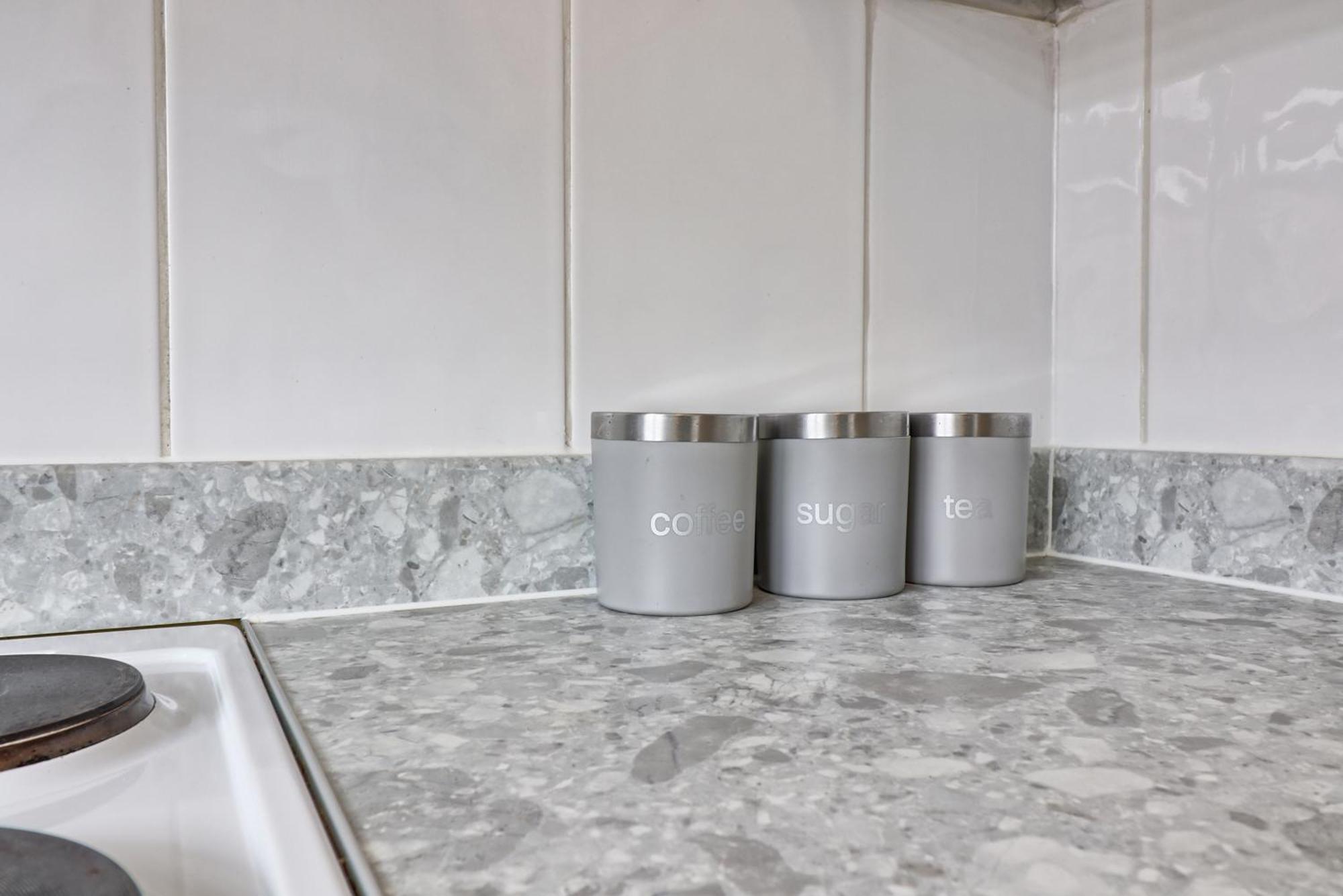 Luxury 3-Bed Apartment Near To London With Parking Hornchurch Buitenkant foto