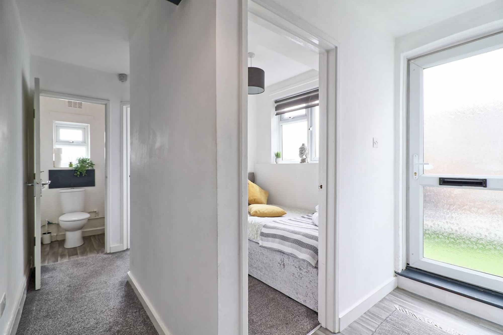 Luxury 3-Bed Apartment Near To London With Parking Hornchurch Buitenkant foto