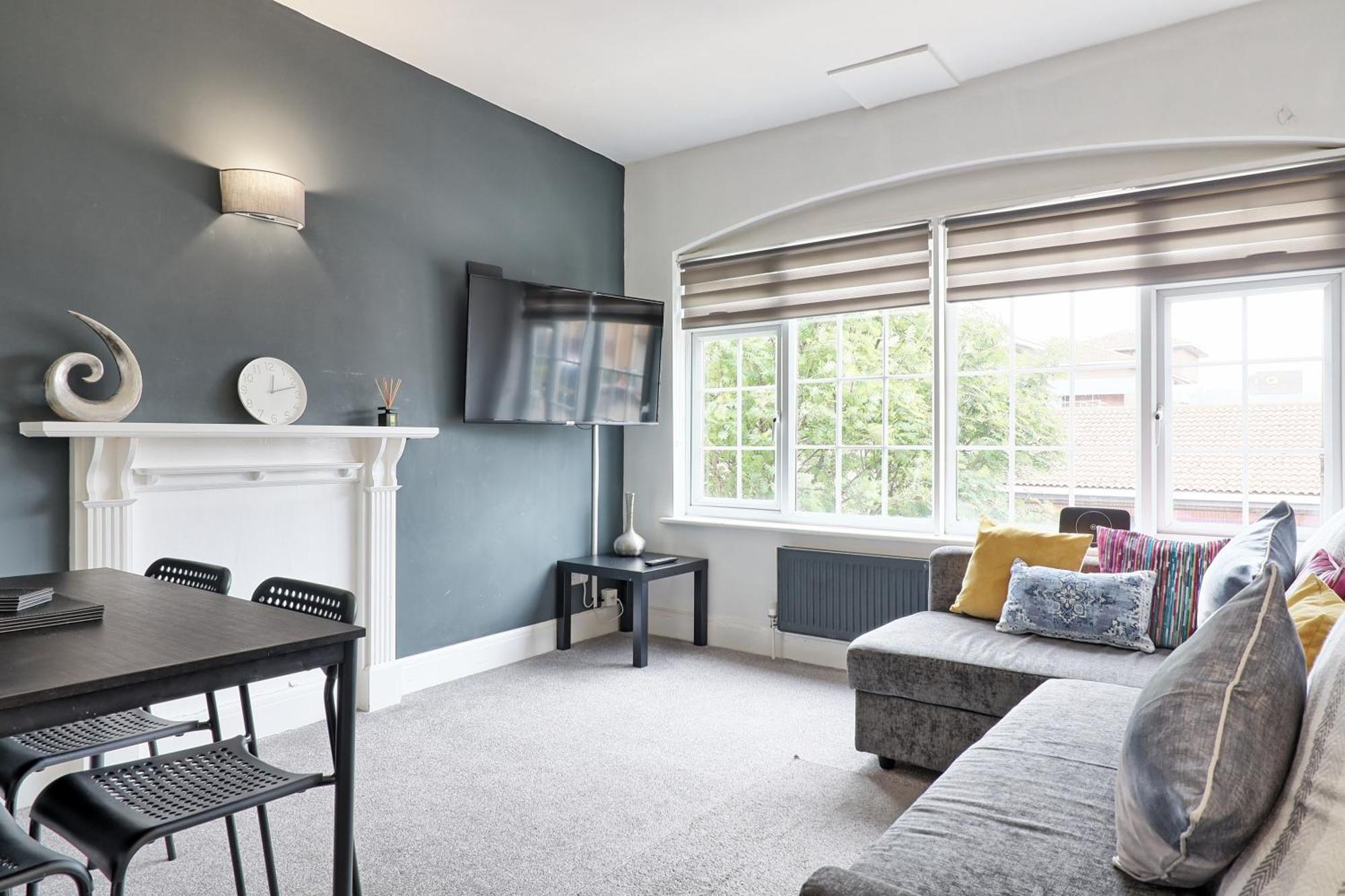 Luxury 3-Bed Apartment Near To London With Parking Hornchurch Buitenkant foto