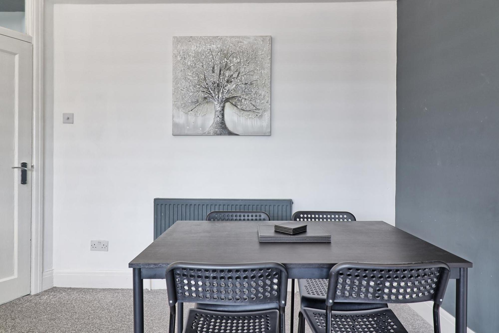 Luxury 3-Bed Apartment Near To London With Parking Hornchurch Buitenkant foto