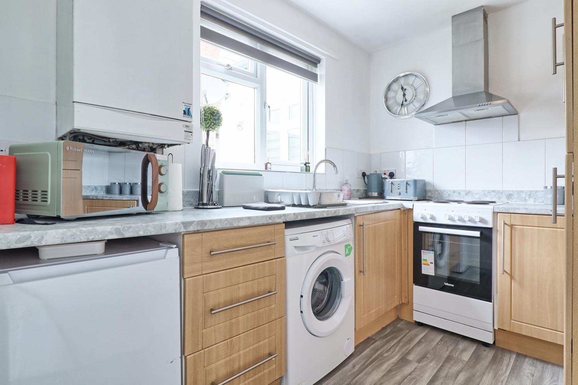 Luxury 3-Bed Apartment Near To London With Parking Hornchurch Buitenkant foto