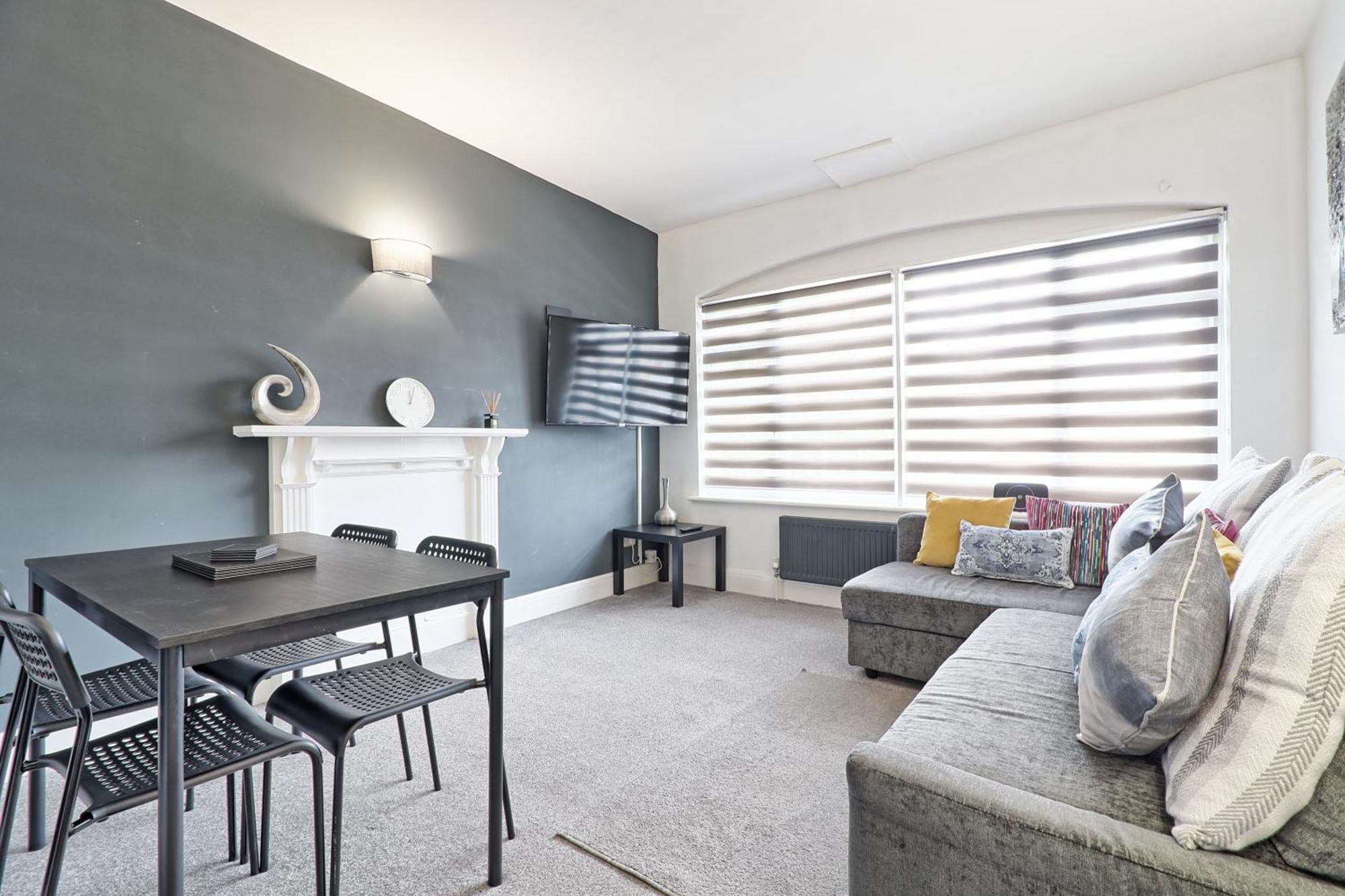 Luxury 3-Bed Apartment Near To London With Parking Hornchurch Buitenkant foto