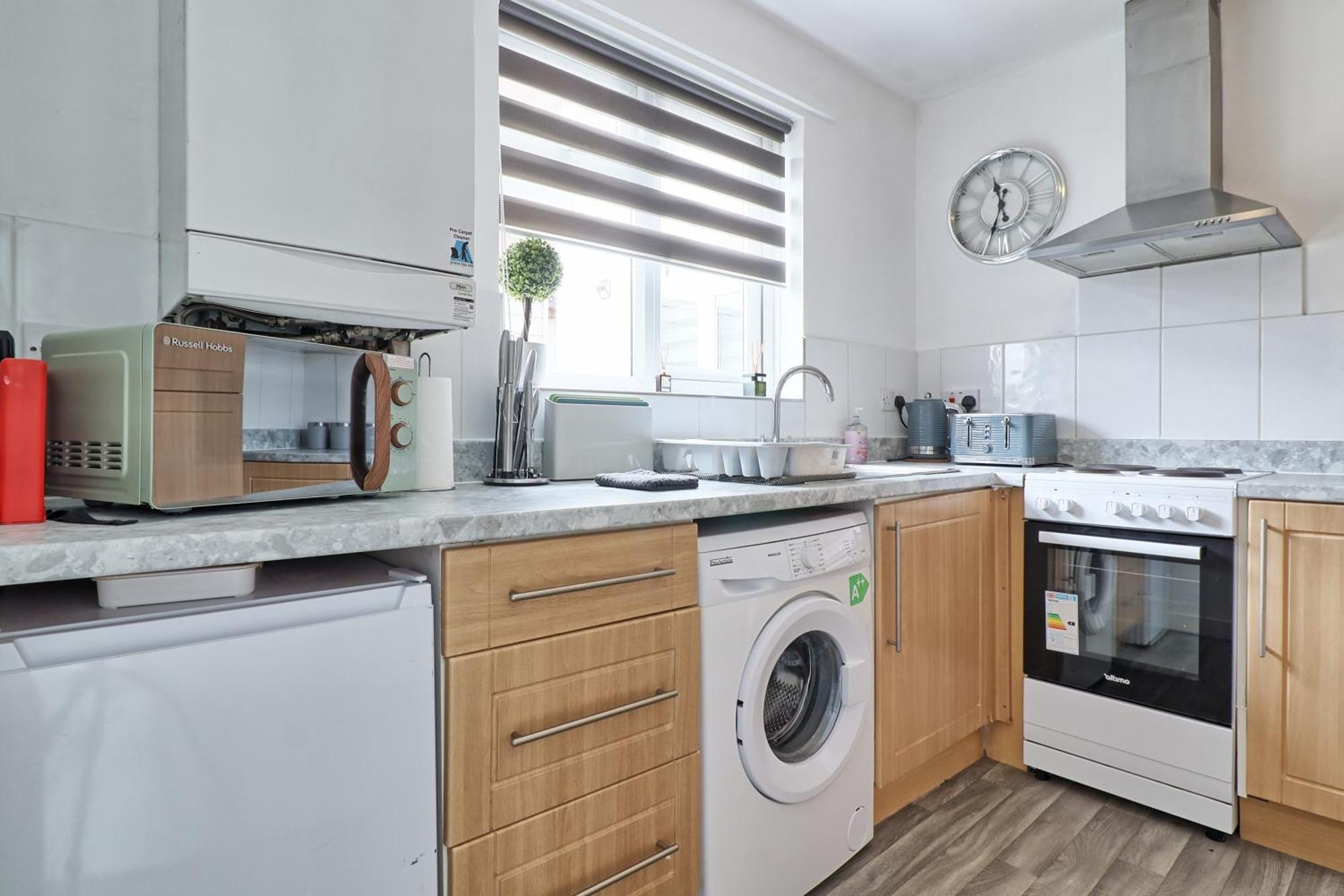 Luxury 3-Bed Apartment Near To London With Parking Hornchurch Buitenkant foto